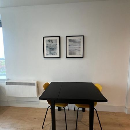 London Heathrow Airport Apartment Voyager House Terminal 12345 - Ev Electric And Parking Available! Hillingdon Esterno foto