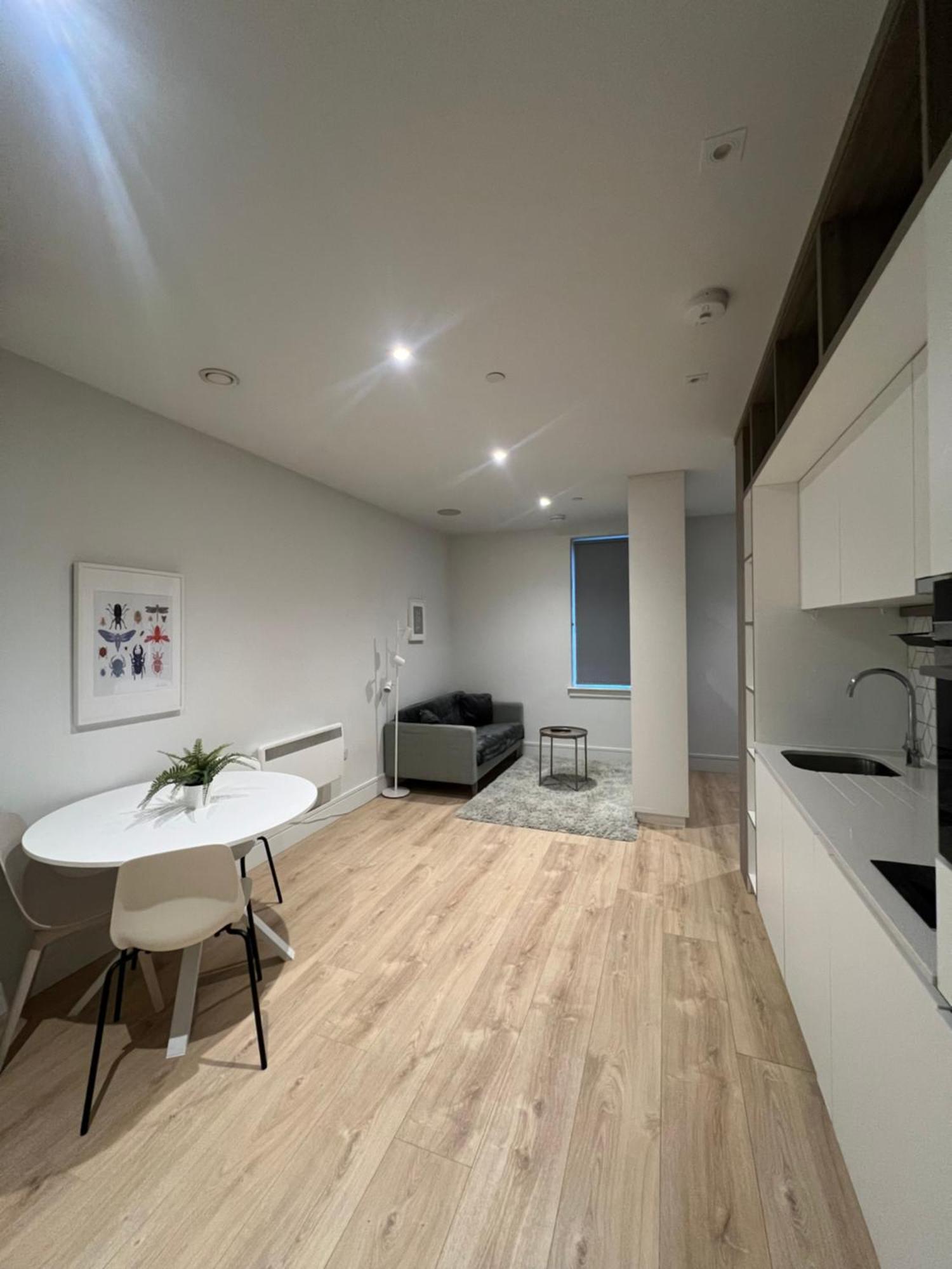 London Heathrow Airport Apartment Voyager House Terminal 12345 - Ev Electric And Parking Available! Hillingdon Esterno foto