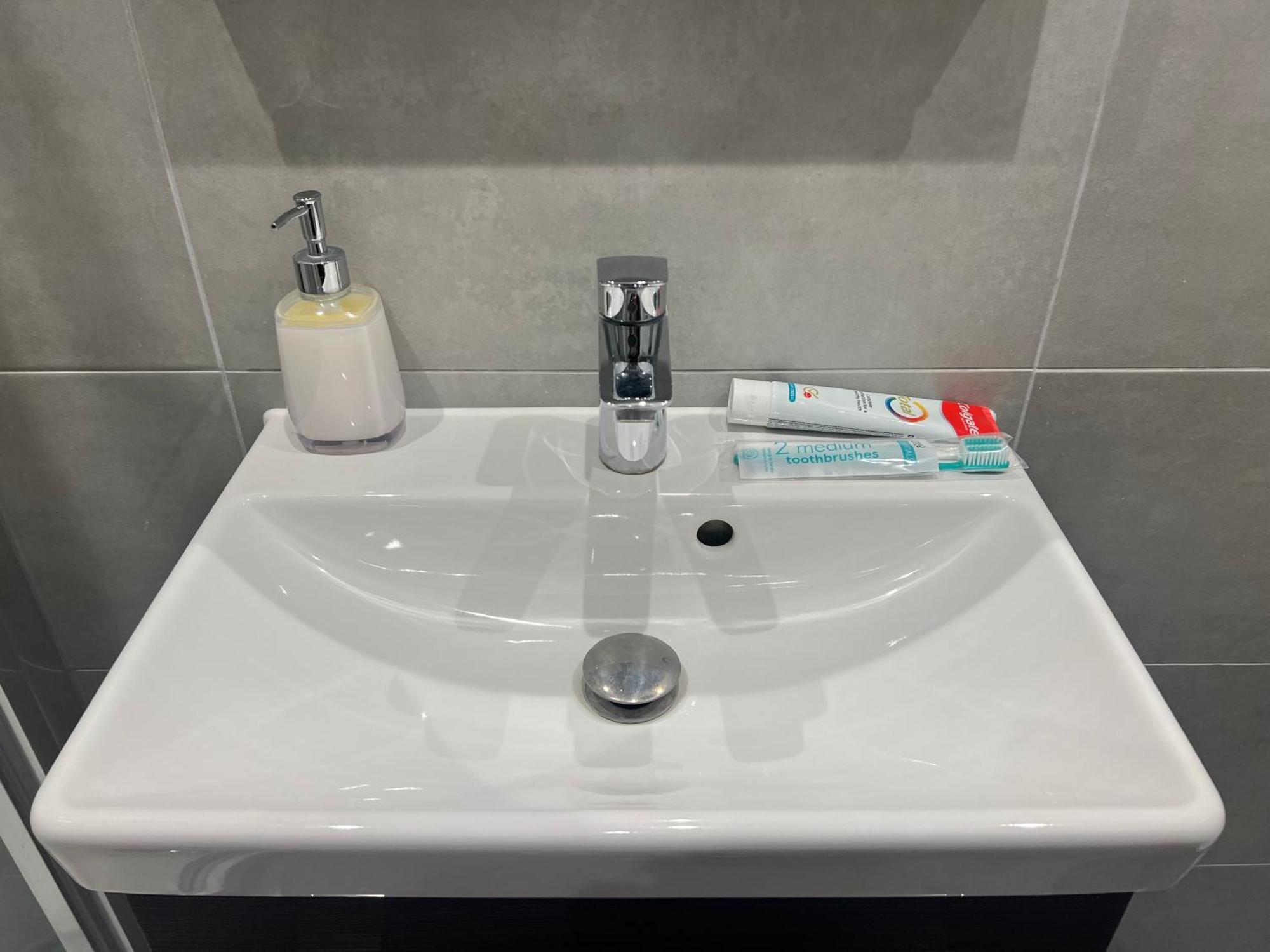 London Heathrow Airport Apartment Voyager House Terminal 12345 - Ev Electric And Parking Available! Hillingdon Esterno foto