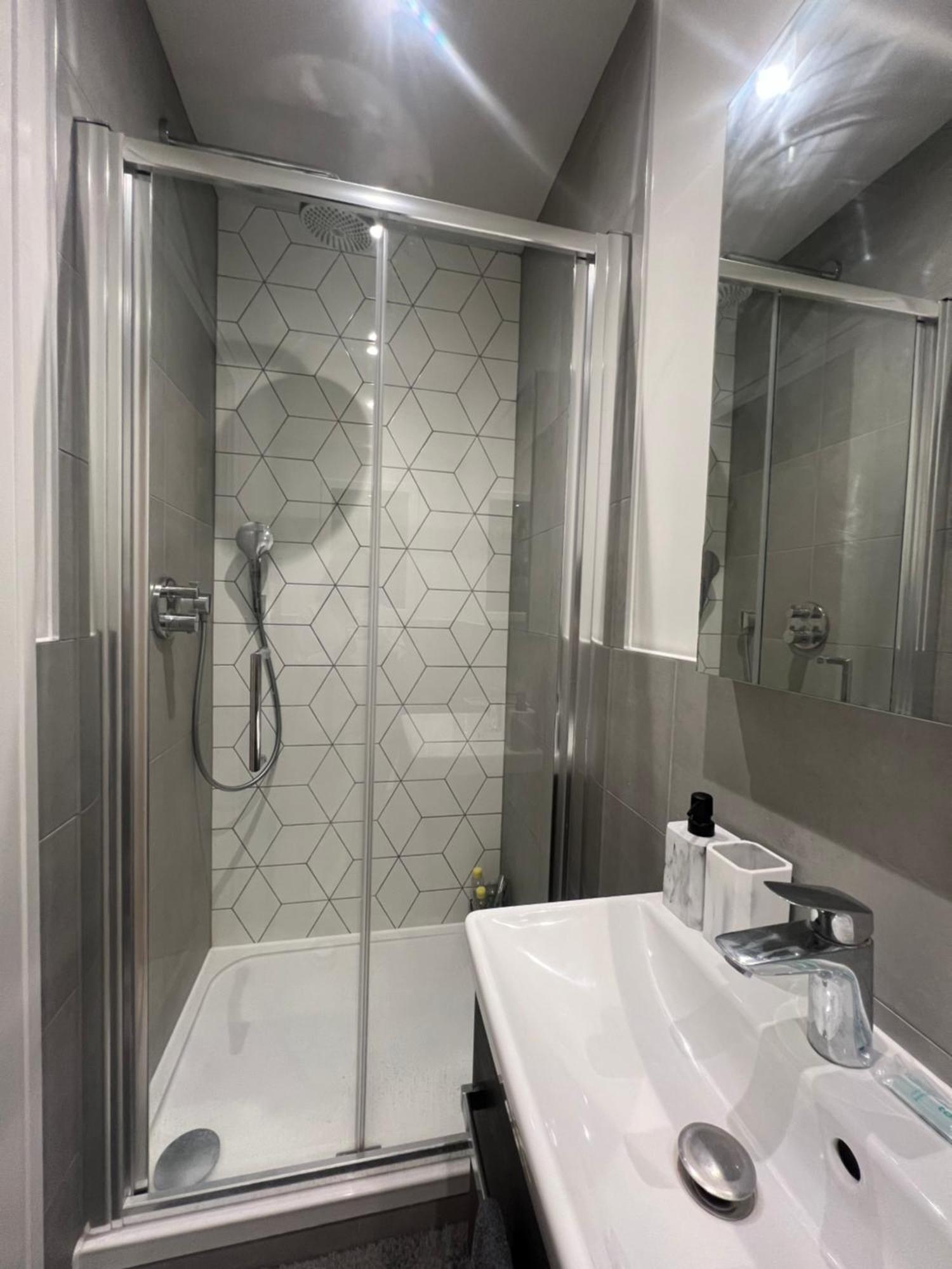 London Heathrow Airport Apartment Voyager House Terminal 12345 - Ev Electric And Parking Available! Hillingdon Esterno foto