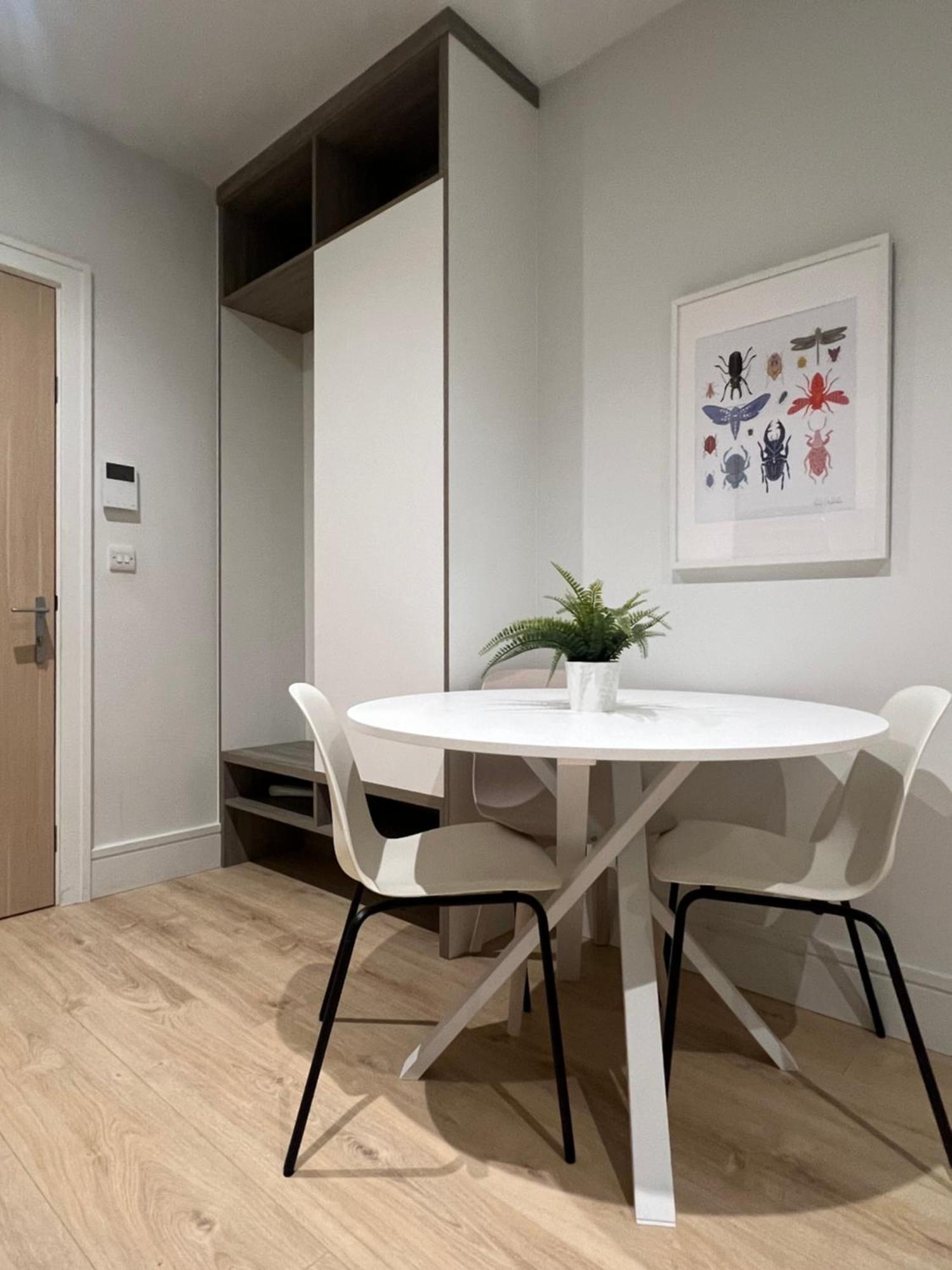 London Heathrow Airport Apartment Voyager House Terminal 12345 - Ev Electric And Parking Available! Hillingdon Esterno foto